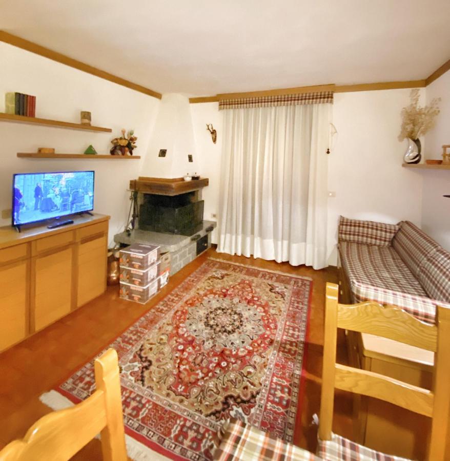 דירות ספיאצו Trilocale Accogliente Con Camino A Pochi Minuti Da Madonna Di Campiglio מראה חיצוני תמונה